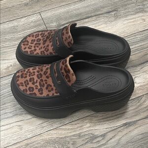 CROCS Women's Black and Brown Leopard Mules